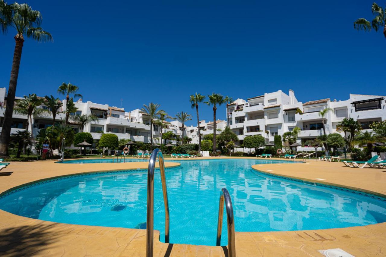 Costalita Beach Apartment Estepona Exterior photo